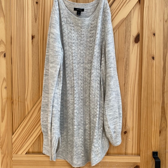 Adorable super soft sweater - Picture 2 of 4